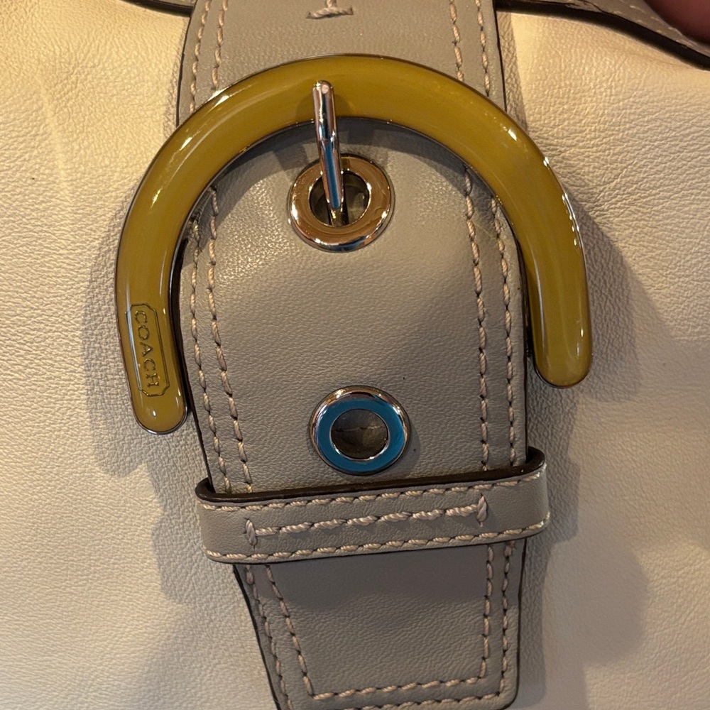 Coach Soho Lynn Hobo “F17092” cream and grey with buckle front - Picture 3 of 17